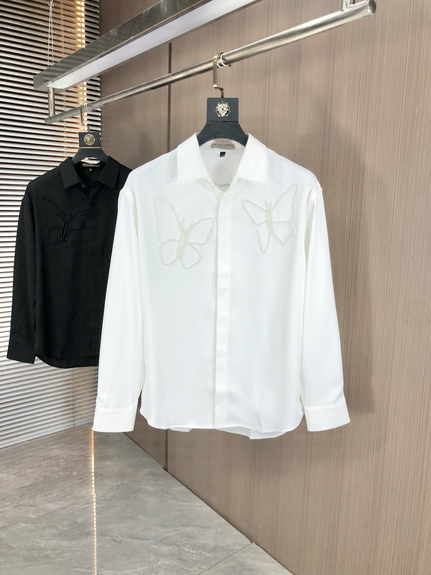 。Bv。四季款时尚新品👔男士长袖衬衣 同步👍🏼采用高档顶级面料  绝不起球 舒适精致，上身效果极佳  奢