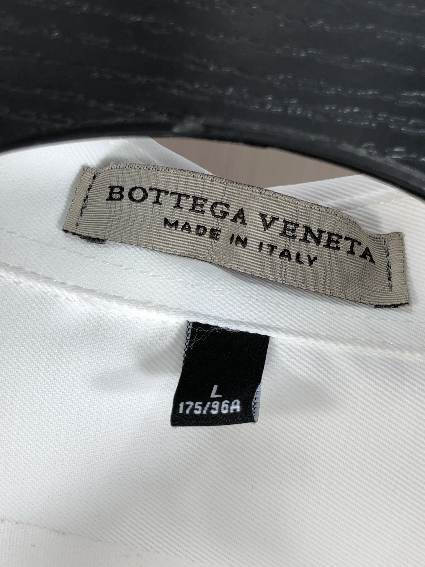 。Bv。四季款时尚新品👔男士长袖衬衣 同步👍🏼采用高档顶级面料  绝不起球 舒适精致，上身效果极佳  奢