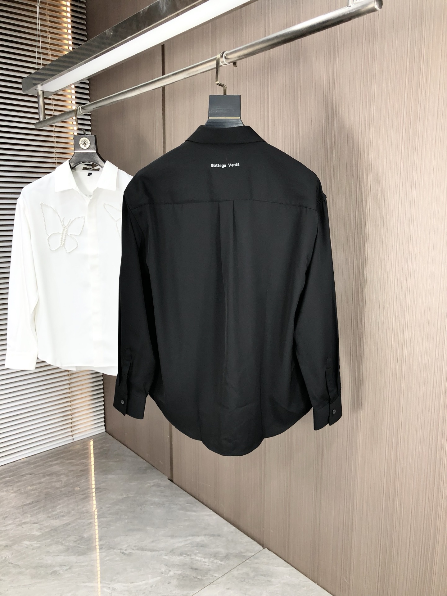 。Bv。四季款时尚新品👔男士长袖衬衣 同步👍🏼采用高档顶级面料  绝不起球 舒适精致，上身效果极佳  奢