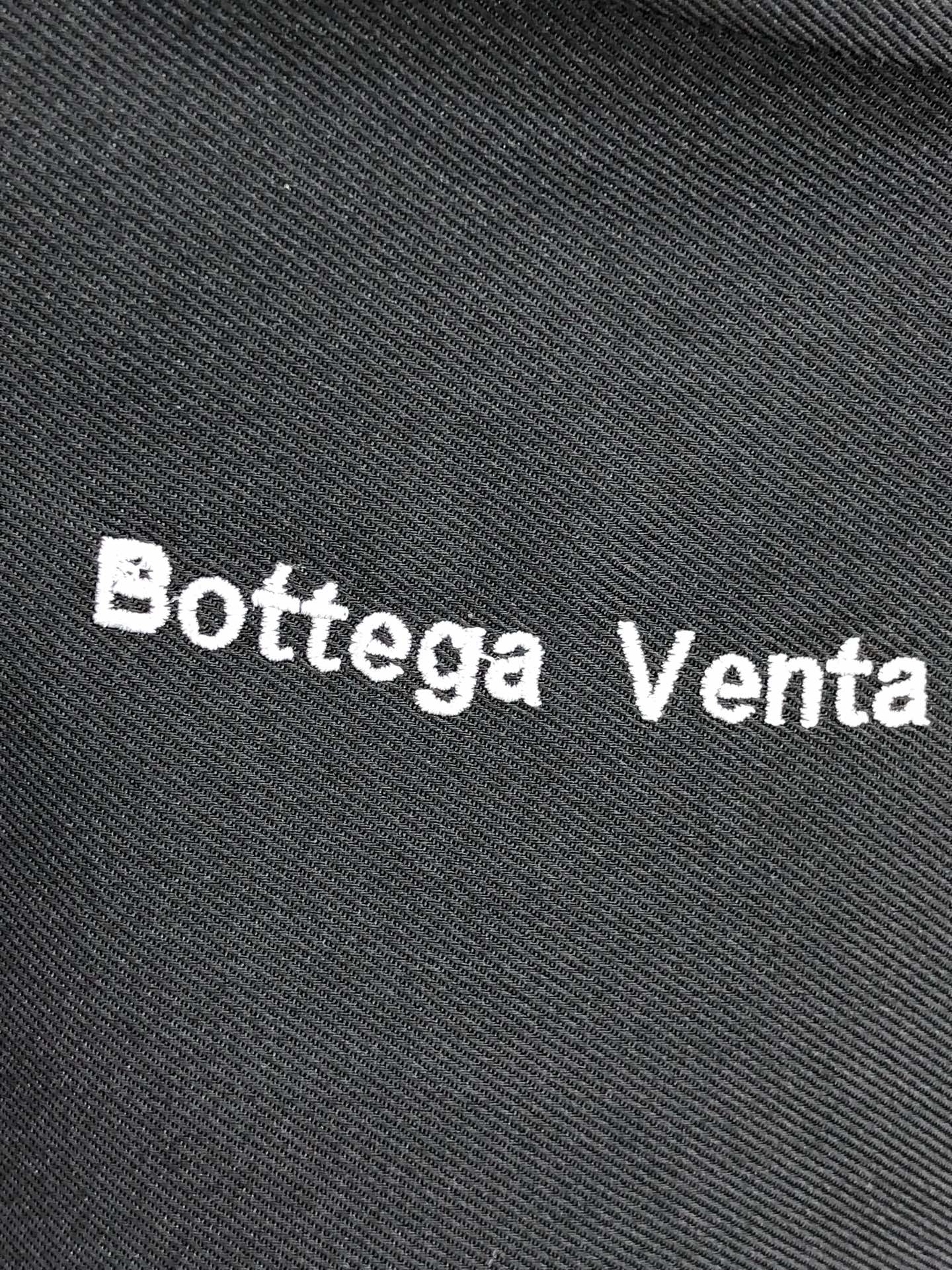 。Bv。四季款时尚新品👔男士长袖衬衣 同步👍🏼采用高档顶级面料  绝不起球 舒适精致，上身效果极佳  奢