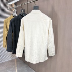 。普拉达。四季款时尚新品👔男士长袖衬衣 同步👍🏼采用高档顶级面料 绝不起球 舒适精致,上身效果极佳 。普拉达。四季款时尚新品👔男士长袖衬衣 同步👍🏼采用高档顶级面料 绝不起球 舒适精致,上身效果极佳