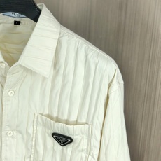 。普拉达。四季款时尚新品👔男士长袖衬衣 同步👍🏼采用高档顶级面料 绝不起球 舒适精致,上身效果极佳 。普拉达。四季款时尚新品👔男士长袖衬衣 同步👍🏼采用高档顶级面料 绝不起球 舒适精致,上身效果极佳