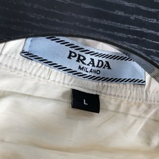 。普拉达。四季款时尚新品👔男士长袖衬衣 同步👍🏼采用高档顶级面料 绝不起球 舒适精致,上身效果极佳 。普拉达。四季款时尚新品👔男士长袖衬衣 同步👍🏼采用高档顶级面料 绝不起球 舒适精致,上身效果极佳