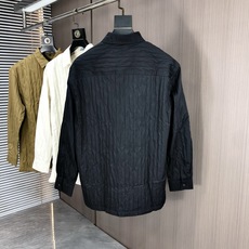 。普拉达。四季款时尚新品👔男士长袖衬衣 同步👍🏼采用高档顶级面料 绝不起球 舒适精致,上身效果极佳 。普拉达。四季款时尚新品👔男士长袖衬衣 同步👍🏼采用高档顶级面料 绝不起球 舒适精致,上身效果极佳
