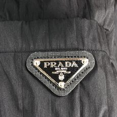 。普拉达。四季款时尚新品👔男士长袖衬衣 同步👍🏼采用高档顶级面料 绝不起球 舒适精致,上身效果极佳 。普拉达。四季款时尚新品👔男士长袖衬衣 同步👍🏼采用高档顶级面料 绝不起球 舒适精致,上身效果极佳