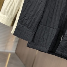 。普拉达。四季款时尚新品👔男士长袖衬衣 同步👍🏼采用高档顶级面料 绝不起球 舒适精致,上身效果极佳 。普拉达。四季款时尚新品👔男士长袖衬衣 同步👍🏼采用高档顶级面料 绝不起球 舒适精致,上身效果极佳