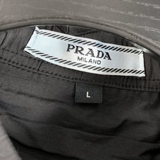 。普拉达。四季款时尚新品👔男士长袖衬衣 同步👍🏼采用高档顶级面料 绝不起球 舒适精致,上身效果极佳 。普拉达。四季款时尚新品👔男士长袖衬衣 同步👍🏼采用高档顶级面料 绝不起球 舒适精致,上身效果极佳