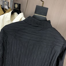 。普拉达。四季款时尚新品👔男士长袖衬衣 同步👍🏼采用高档顶级面料 绝不起球 舒适精致,上身效果极佳 。普拉达。四季款时尚新品👔男士长袖衬衣 同步👍🏼采用高档顶级面料 绝不起球 舒适精致,上身效果极佳