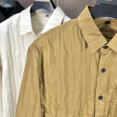 。普拉达。四季款时尚新品👔男士长袖衬衣 同步👍🏼采用高档顶级面料 绝不起球 舒适精致,上身效果极佳 。普拉达。四季款时尚新品👔男士长袖衬衣 同步👍🏼采用高档顶级面料 绝不起球 舒适精致,上身效果极佳