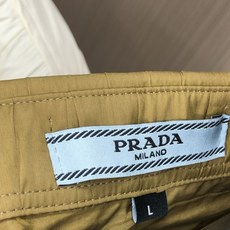 。普拉达。四季款时尚新品👔男士长袖衬衣 同步👍🏼采用高档顶级面料 绝不起球 舒适精致,上身效果极佳 。普拉达。四季款时尚新品👔男士长袖衬衣 同步👍🏼采用高档顶级面料 绝不起球 舒适精致,上身效果极佳