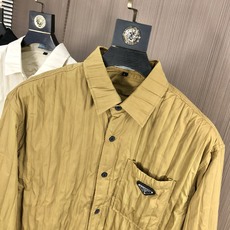 。普拉达。四季款时尚新品👔男士长袖衬衣 同步👍🏼采用高档顶级面料 绝不起球 舒适精致,上身效果极佳 。普拉达。四季款时尚新品👔男士长袖衬衣 同步👍🏼采用高档顶级面料 绝不起球 舒适精致,上身效果极佳