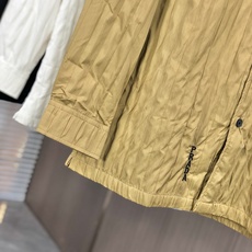 。普拉达。四季款时尚新品👔男士长袖衬衣 同步👍🏼采用高档顶级面料 绝不起球 舒适精致,上身效果极佳 。普拉达。四季款时尚新品👔男士长袖衬衣 同步👍🏼采用高档顶级面料 绝不起球 舒适精致,上身效果极佳