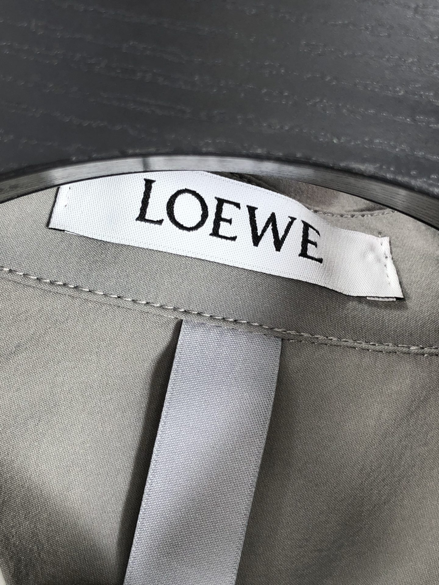 。罗意威。四季款时尚新品👔男士长袖衬衣 同步👍🏼采用高档顶级面料 绝不起球 舒适精致，上身效果极佳 奢华