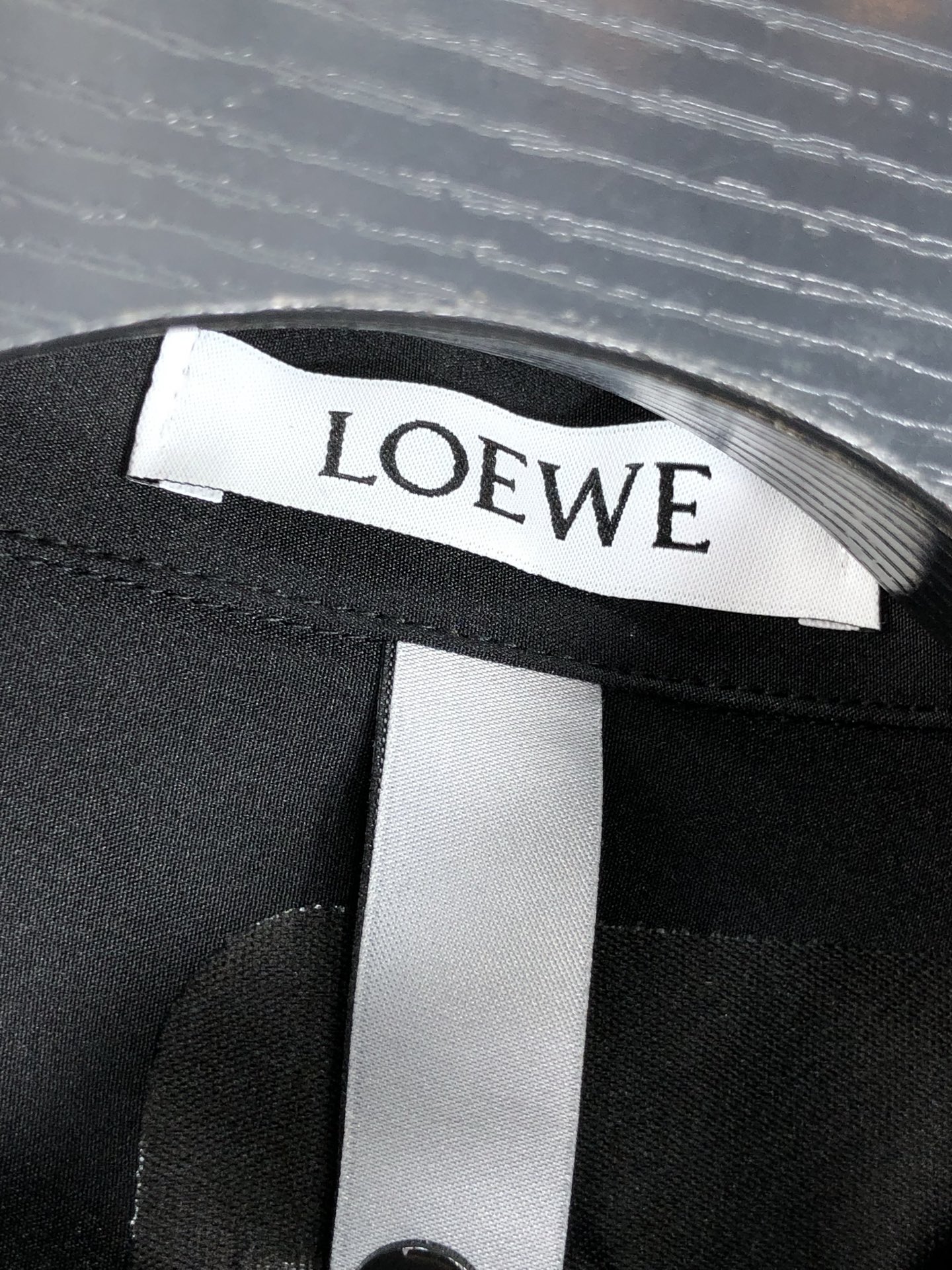 。罗意威。四季款时尚新品👔男士长袖衬衣 同步👍🏼采用高档顶级面料 绝不起球 舒适精致，上身效果极佳 奢华