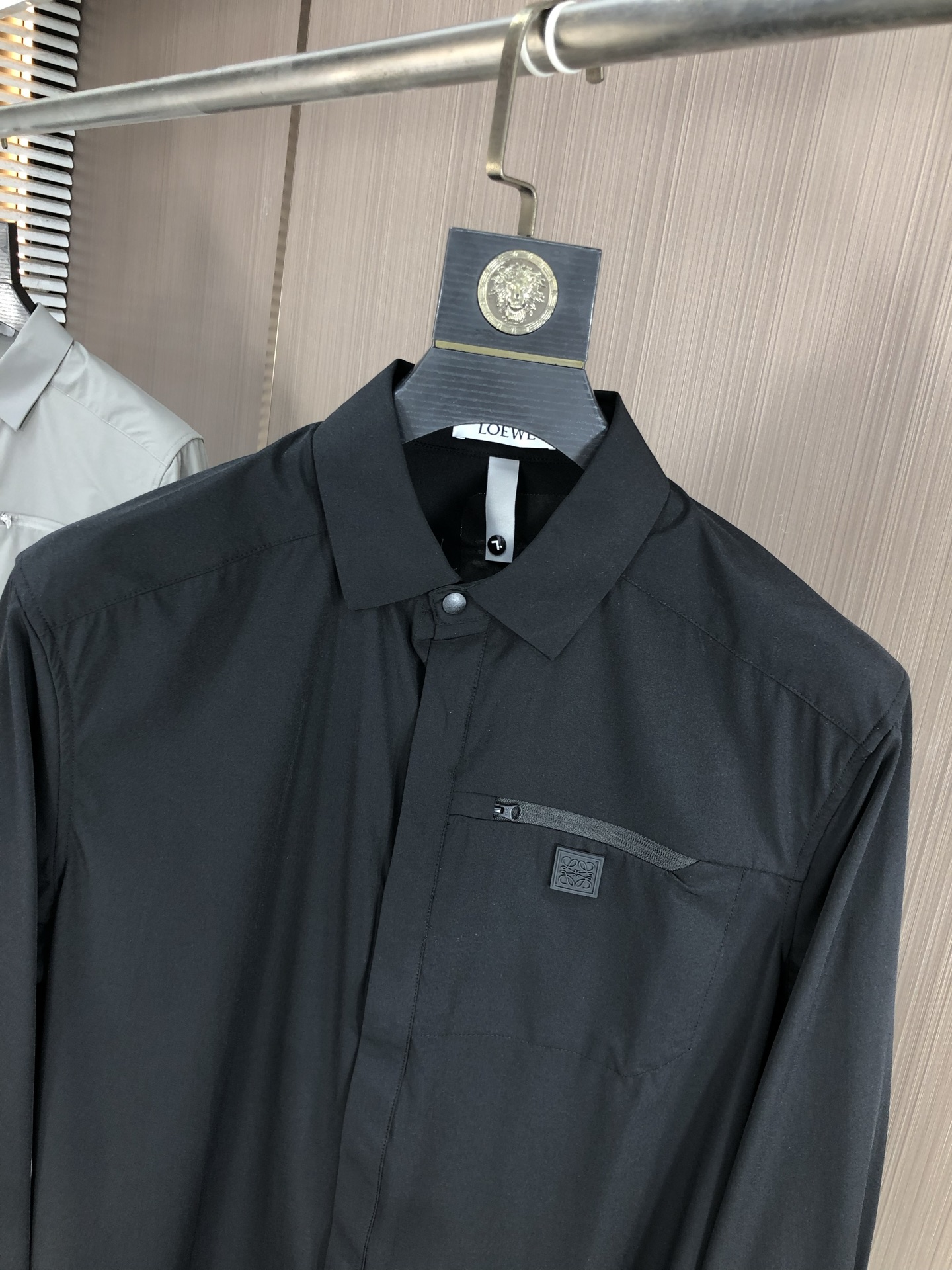 。罗意威。四季款时尚新品👔男士长袖衬衣 同步👍🏼采用高档顶级面料 绝不起球 舒适精致，上身效果极佳 奢华