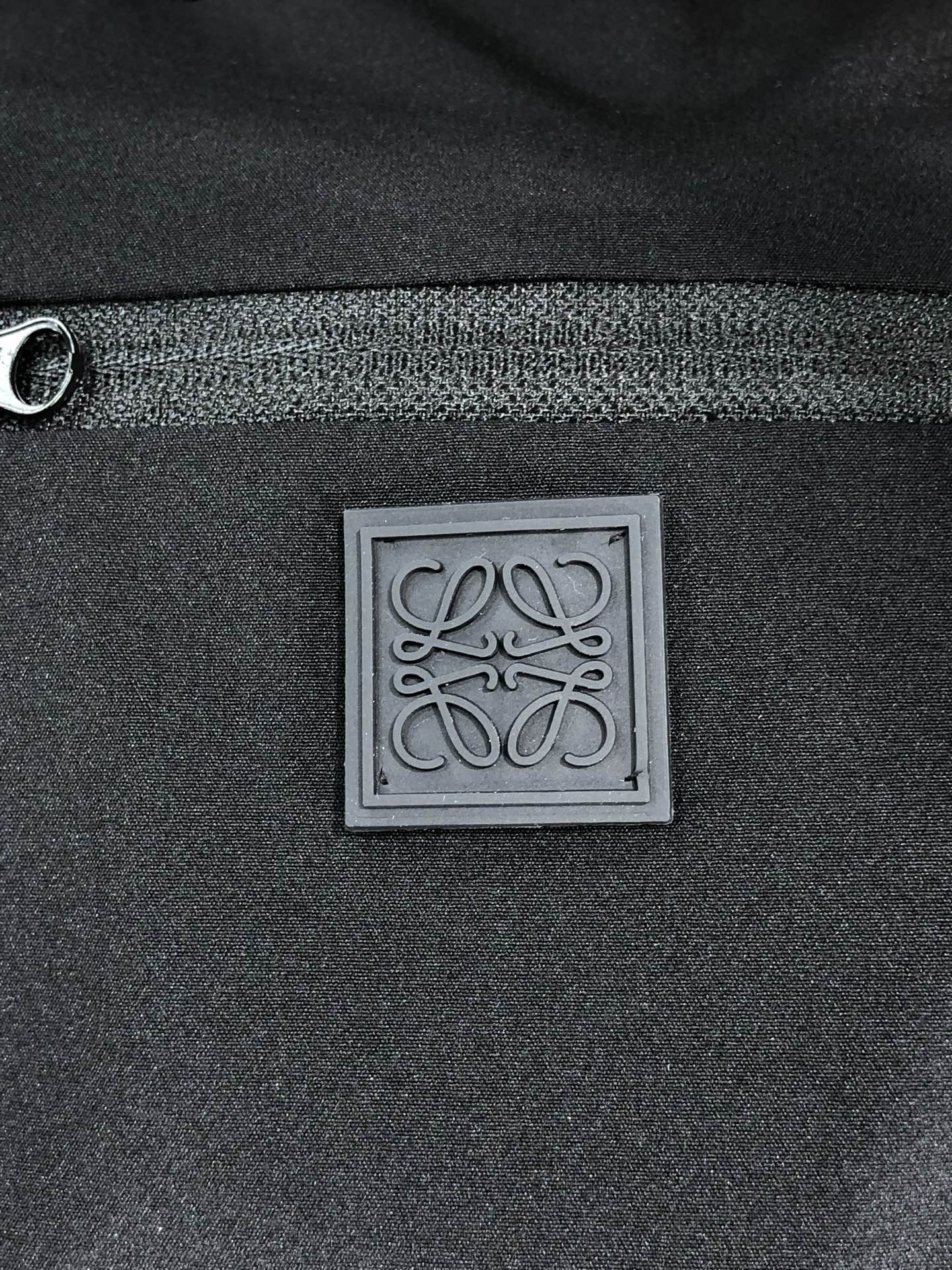 。罗意威。四季款时尚新品👔男士长袖衬衣 同步👍🏼采用高档顶级面料 绝不起球 舒适精致，上身效果极佳 奢华