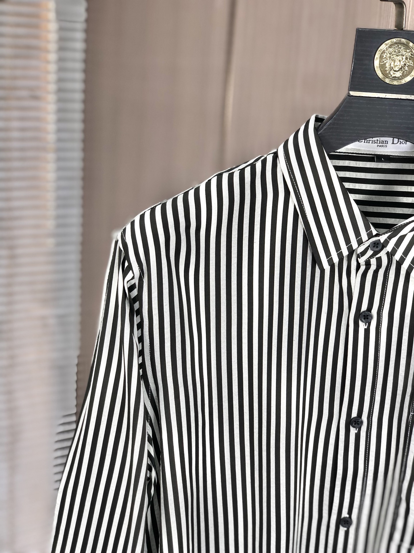 。Dior。四季款时尚新品👔男士长袖衬衣 同步👍🏼采用高档顶级面料 绝不起球 舒适精致，上身效果极佳 奢