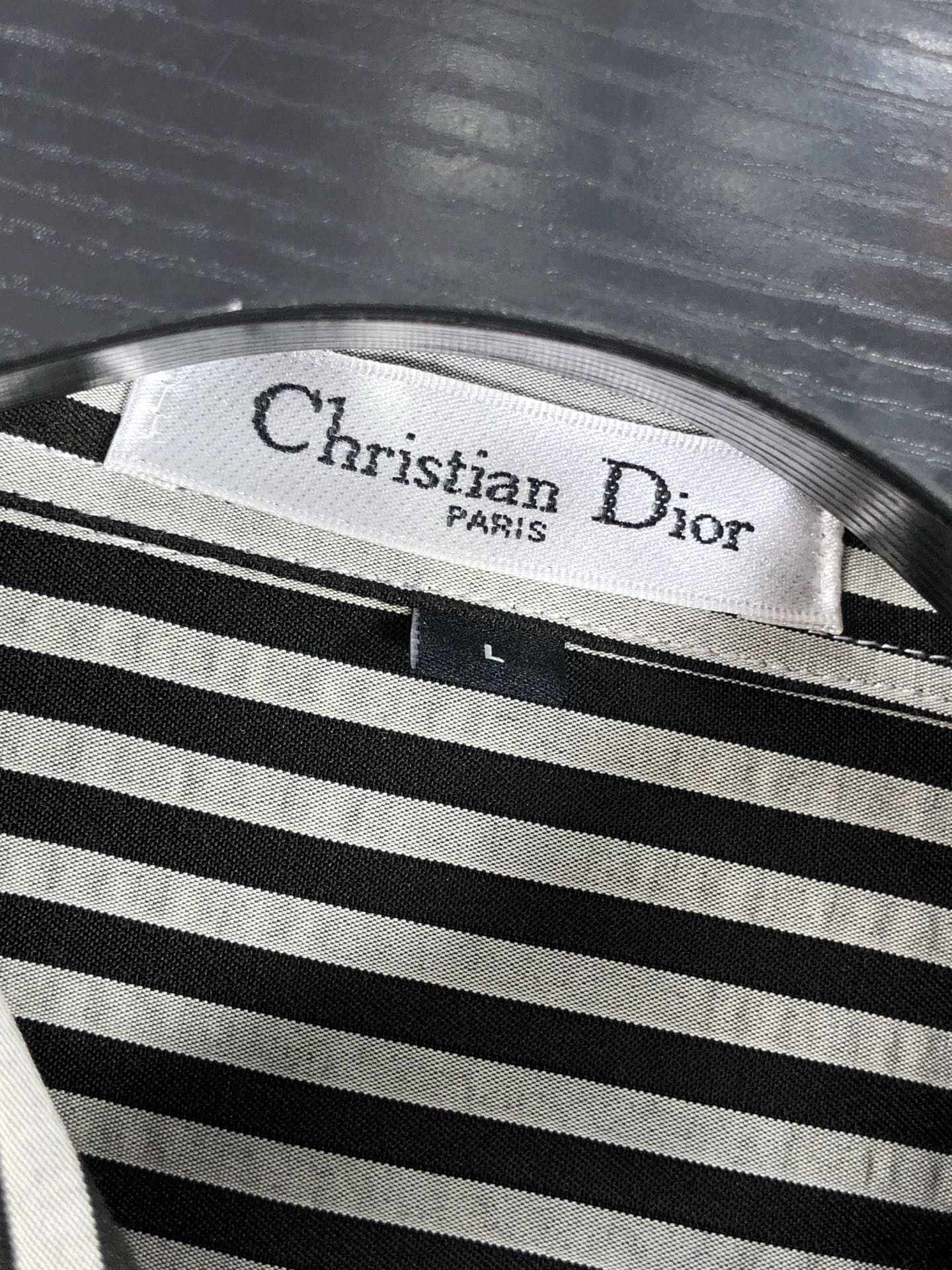 。Dior。四季款时尚新品👔男士长袖衬衣 同步👍🏼采用高档顶级面料 绝不起球 舒适精致，上身效果极佳 奢