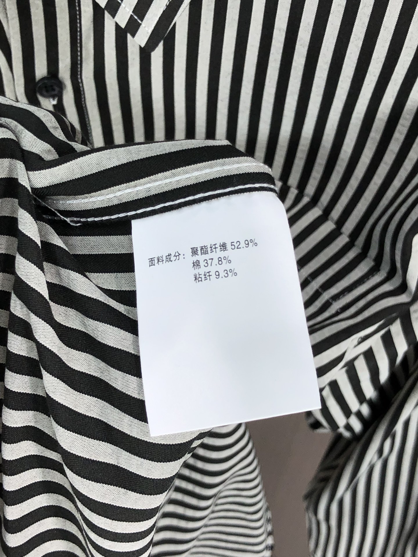 。Dior。四季款时尚新品👔男士长袖衬衣 同步👍🏼采用高档顶级面料 绝不起球 舒适精致，上身效果极佳 奢