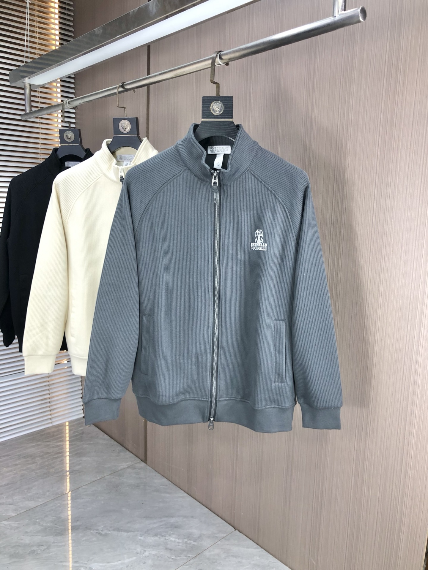 NO:529225,.Bc.2025 autumn and winter new letter logo knitted cotton sweatshirt jacket. High-quality channels!  Urban series products, created with full luxury letter logo elements, b, the best style that is a must-have for high-end temperament, g, a single item with a very tone and charm!  Original custom imported double-sided water-soluble cotton fabric, comfortable to touch, embroidered letter design effect is quite exquisite, fashionable, classic and versatile!  Size M—XXXL.m wears 175/130 catties, hoodie, sweatshirts, jackets & coats, alexander wang19860909.Bc.2025秋冬新款字母logo针织棉卫衣外套.渠道精品！都市系列产物,奢华程度满分的字母logo元素打造,b高端气质型必入的极品款式,g一款极具腔调感与魅力的单品！ 原版定制进口双面水溶棉面料,手感舒适,刺绣字母设计效果相当精致,时尚经典百搭！ 尺码M—XXXL.m穿175/130斤,,hoodie,sweatshirts,jackets & coats,alexander wang,Men's clothing