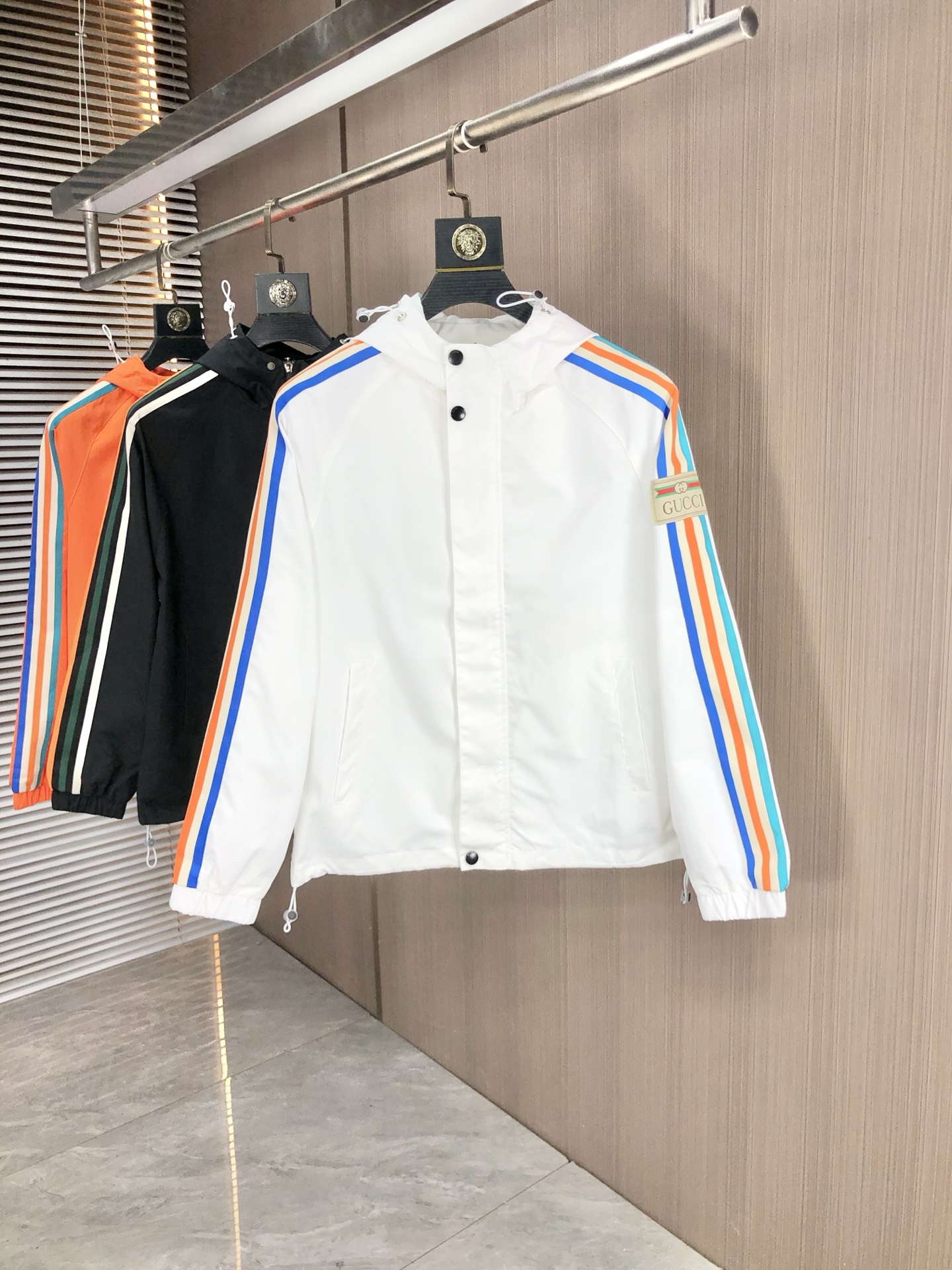 NO:529192,.Gucci.25 new autumn and winter products are available for sale, casual and daily wear!  The upper body modifies the body, perfectly combines fashion aesthetics with the concept of new urban business and leisure, and the Italian minimalist, capable and outdoor functional styles are interpreted in the ultimate form, both solemn and harmonious, creating a unique styling item. The overall outline tends to be simple, and the 1f is quite personalized and elegant, enriching the overall vision. The wardrobe business and leisure is excellent and has high attendance rate!  It is hard to come by!  Count m-3XL m wear 175/130, gucci, jackets & coats, jackets & coats, alexander wang19860909.Gucci.25秋冬新品发售夹克外套,休闲日常穿搭！上身修饰身形、将时装美学和新都市商务休闲概念完美融合,通体将意式的极简、干练和户外功能性风格极致诠释,亦庄亦谐,塑造出别具一格的造型单品,整体轮廓趋于简约风格,1f颇为个性且雅痞的细节处理,丰富了整体视觉.衣橱商务休闲绝佳的高出勤率！可遇而不可求！码数m-3XL m穿175/130,,gucci,jackets & coats,jackets & coats,alexander wang,Men's clothing