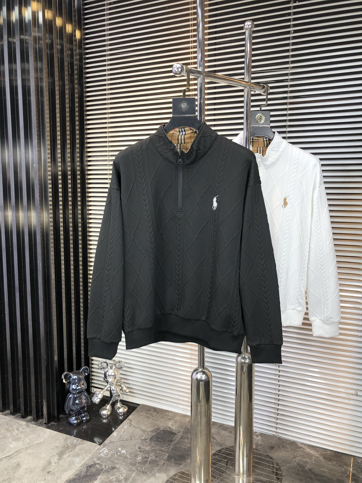 NO:546371,.Lav Lauren. 2025 autumn and winter new letter logo knitted cotton sweatshirt T-shirt channel quality!  Urban series products, created with full luxury letter logo elements, high-end temperament and top style, a single item with a very tone and charm!  Original custom imported double-sided water-soluble cotton fabric, comfortable to touch, embroidered letter design effect is quite exquisite, fashionable, classic and versatile!  Size M—XXXL.m wear 175/130 catties, hoodie, sweatshirts, tees, t-shirt, alexander wang19860909.拉夫劳伦.2025秋冬新款字母logo针织棉卫衣T恤 渠道精品！都市系列产物,奢华程度满分的字母logo元素打造,高端气质型必入的极品款式,一款极具腔调感与魅力的单品！ 原版定制进口双面水溶棉面料,手感舒适,刺绣字母设计效果相当精致,时尚经典百搭！ 尺码M—XXXL.m穿175/130斤,,hoodie,sweatshirts,tees，t-shirt,alexander wang,Men's clothing