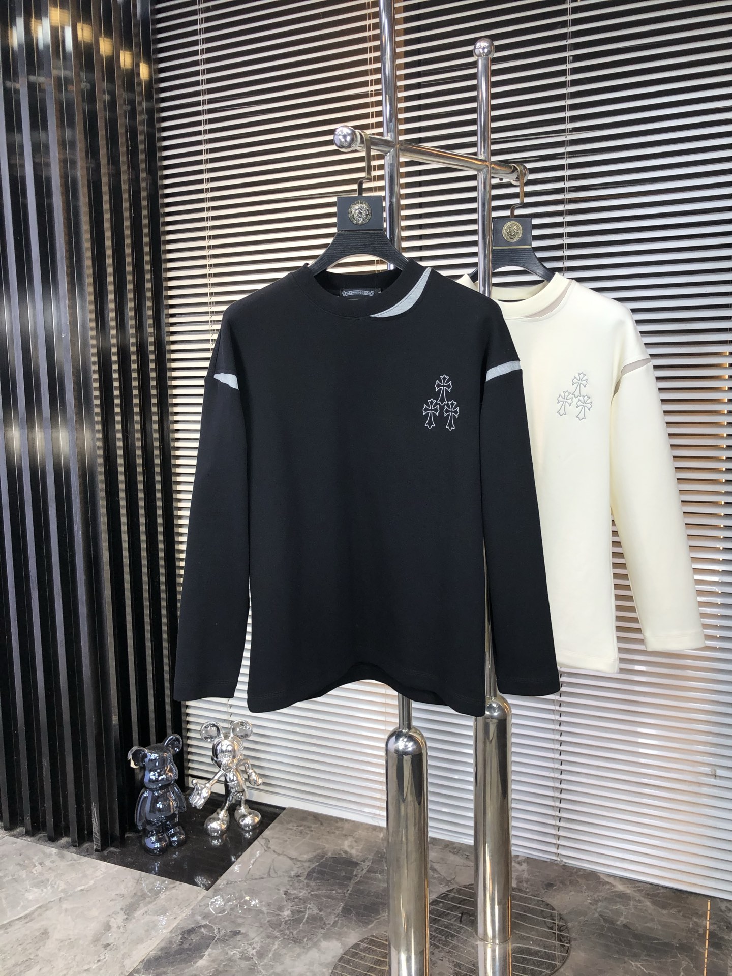 NO:546379,.Croxin. 2025 autumn and winter new letter logo knitted cotton sweatshirt T-shirt channel quality!  Urban series products, created with full luxury letter logo elements, high-end temperament and top style, a single item with a very tone and charm!  Original custom imported double-sided water-soluble cotton fabric, comfortable to touch, embroidered letter design effect is quite exquisite, fashionable, classic and versatile!  Size M—XXXL.m wear 175/130 catties, chrome hearts, hoodie, sweatshirts, tees, t-shirt, alexander wang19860909.克罗心.2025秋冬新款字母logo针织棉卫衣T恤 渠道精品！都市系列产物,奢华程度满分的字母logo元素打造,高端气质型必入的极品款式,一款极具腔调感与魅力的单品！ 原版定制进口双面水溶棉面料,手感舒适,刺绣字母设计效果相当精致,时尚经典百搭！ 尺码M—XXXL.m穿175/130斤,,chrome hearts,hoodie,sweatshirts,tees，t-shirt,alexander wang,Men's clothing