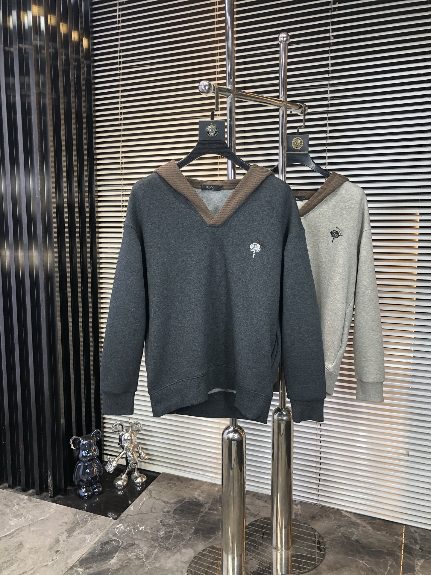 NO:538492,.Gucci.2025 autumn and winter new letter logo knitted cotton sweatshirt T-shirt channel quality!  Urban series products, created with full luxury letter logo elements, high-end temperament and top style, a single item with a very tone and charm!  Original custom imported double-sided water-soluble cotton fabric, comfortable to touch, embroidered letter design effect is quite exquisite, fashionable, classic and versatile!  Size M—XXXL.m wear 175/130 catties, gucci, hoodie, sweatshirts, tees, t-shirt, alexander wang19860909.Gucci.2025秋冬新款字母logo针织棉卫衣T恤 渠道精品！都市系列产物,奢华程度满分的字母logo元素打造,高端气质型必入的极品款式,一款极具腔调感与魅力的单品！ 原版定制进口双面水溶棉面料,手感舒适,刺绣字母设计效果相当精致,时尚经典百搭！ 尺码M—XXXL.m穿175/130斤,,gucci,hoodie,sweatshirts,tees，t-shirt,alexander wang,Men's clothing