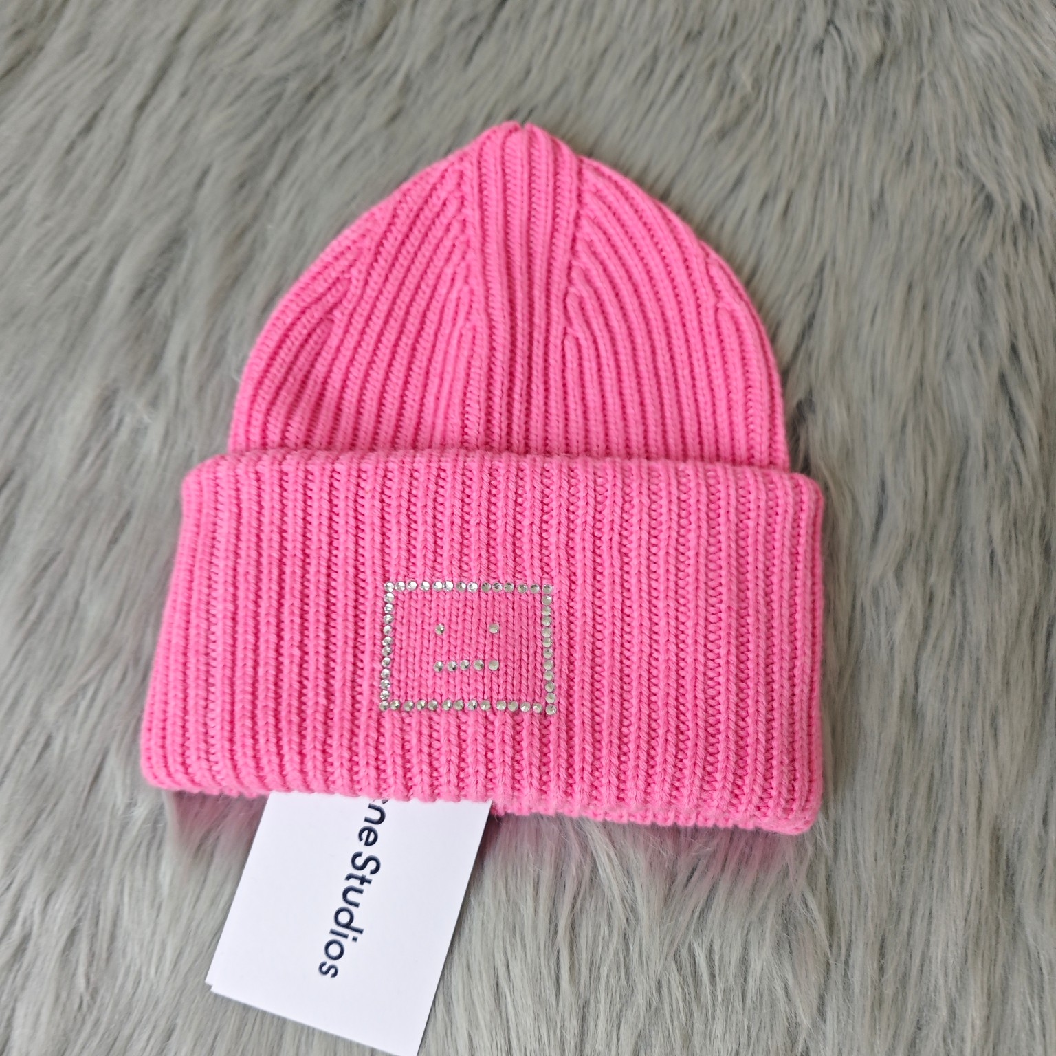 “High-Quality Women’s Autumn/Winter Clothes: Real Pictures, Skinner Colors, Comfortable Australian Flair – Limited Hats Available” - 图片 3