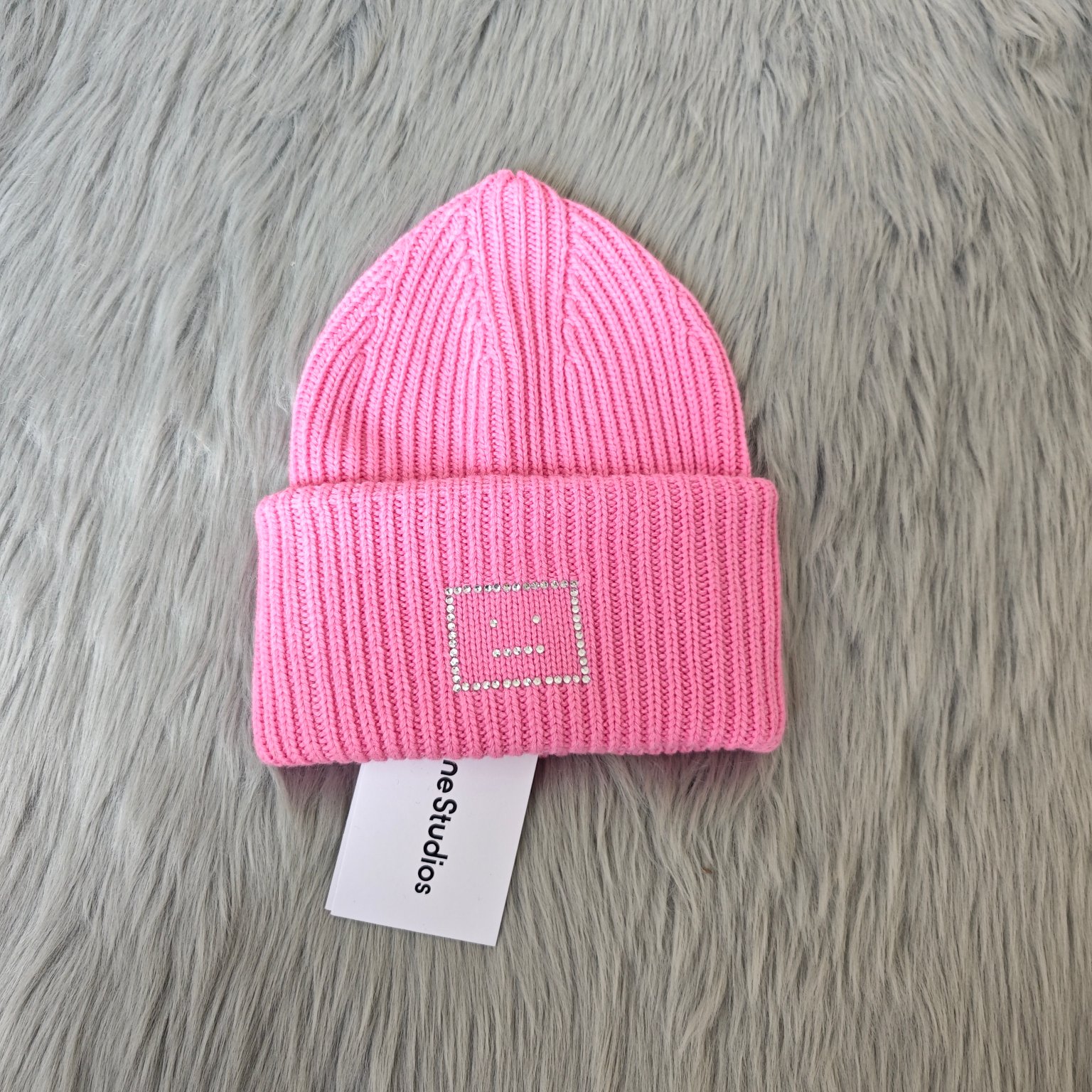 “High-Quality Women’s Autumn/Winter Clothes: Real Pictures, Skinner Colors, Comfortable Australian Flair – Limited Hats Available” - 图片 1