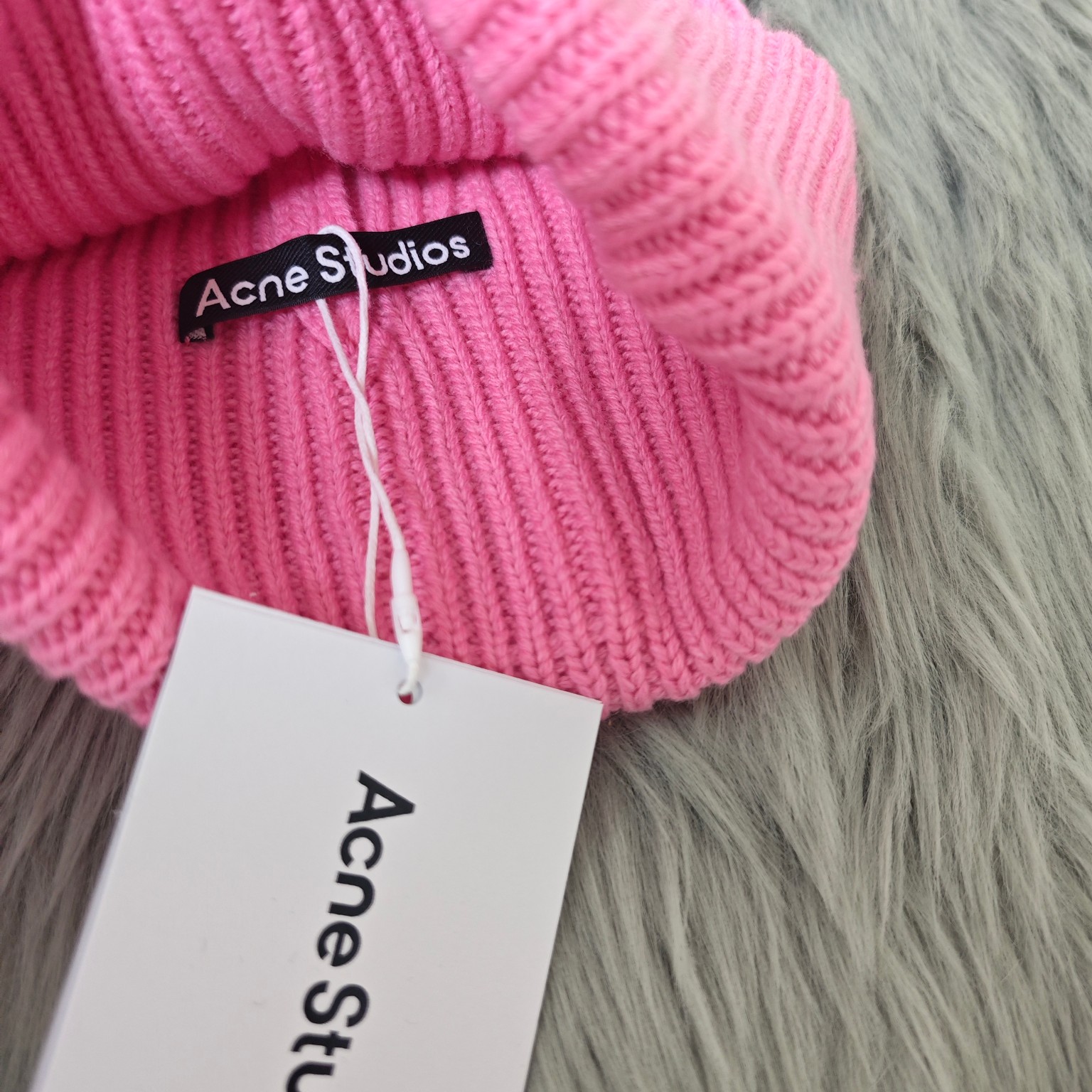 “High-Quality Women’s Autumn/Winter Clothes: Real Pictures, Skinner Colors, Comfortable Australian Flair – Limited Hats Available” - 图片 7