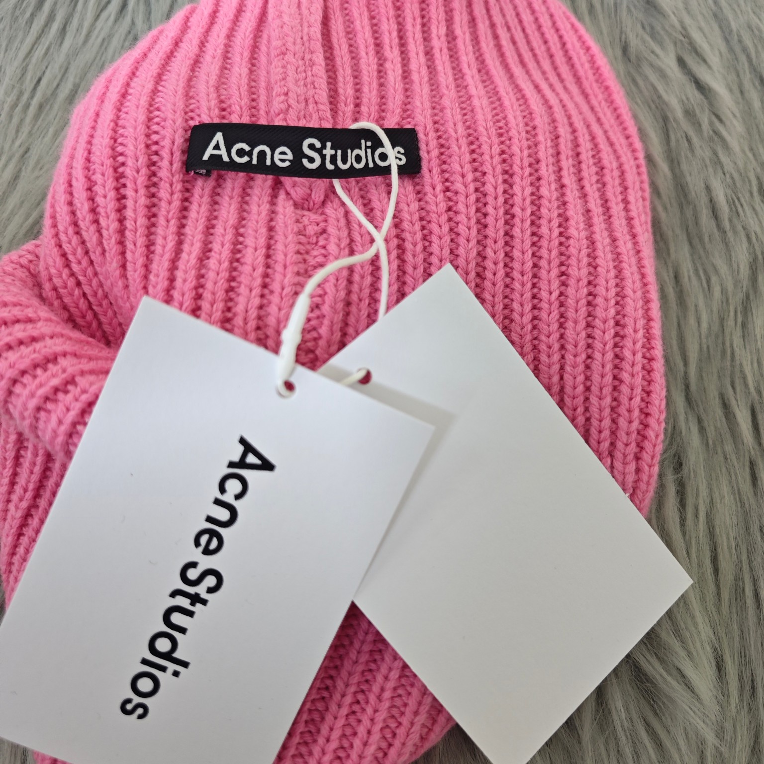 “High-Quality Women’s Autumn/Winter Clothes: Real Pictures, Skinner Colors, Comfortable Australian Flair – Limited Hats Available” - 图片 9