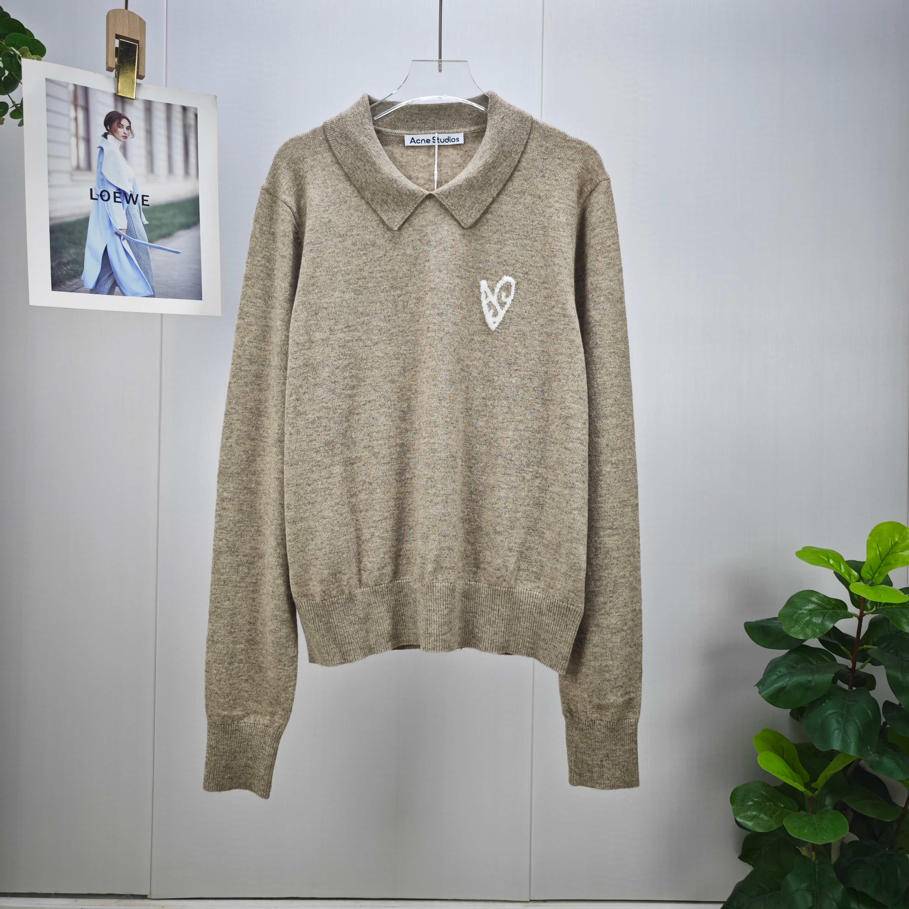 High-End Women’s Clothing: ACNE25 Heart-Weaving Wool Needles, Australian Hairy Fabric, Dark Ash Color - 图片 1