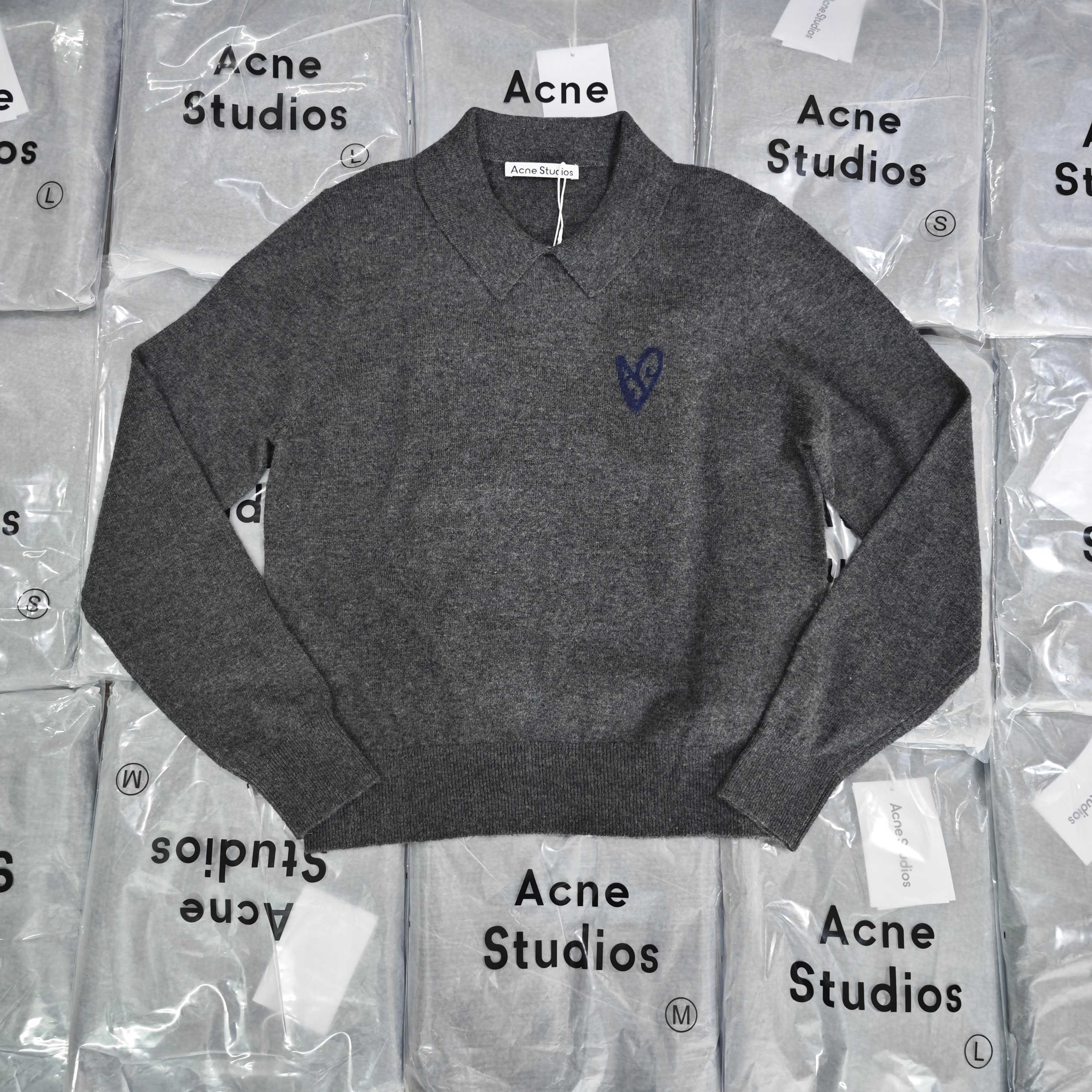 “High-End Quality Women’s Clothes: ACNE25 Heart-Weaving Wool Needles for Autumn in Dark Ash and Khaki”