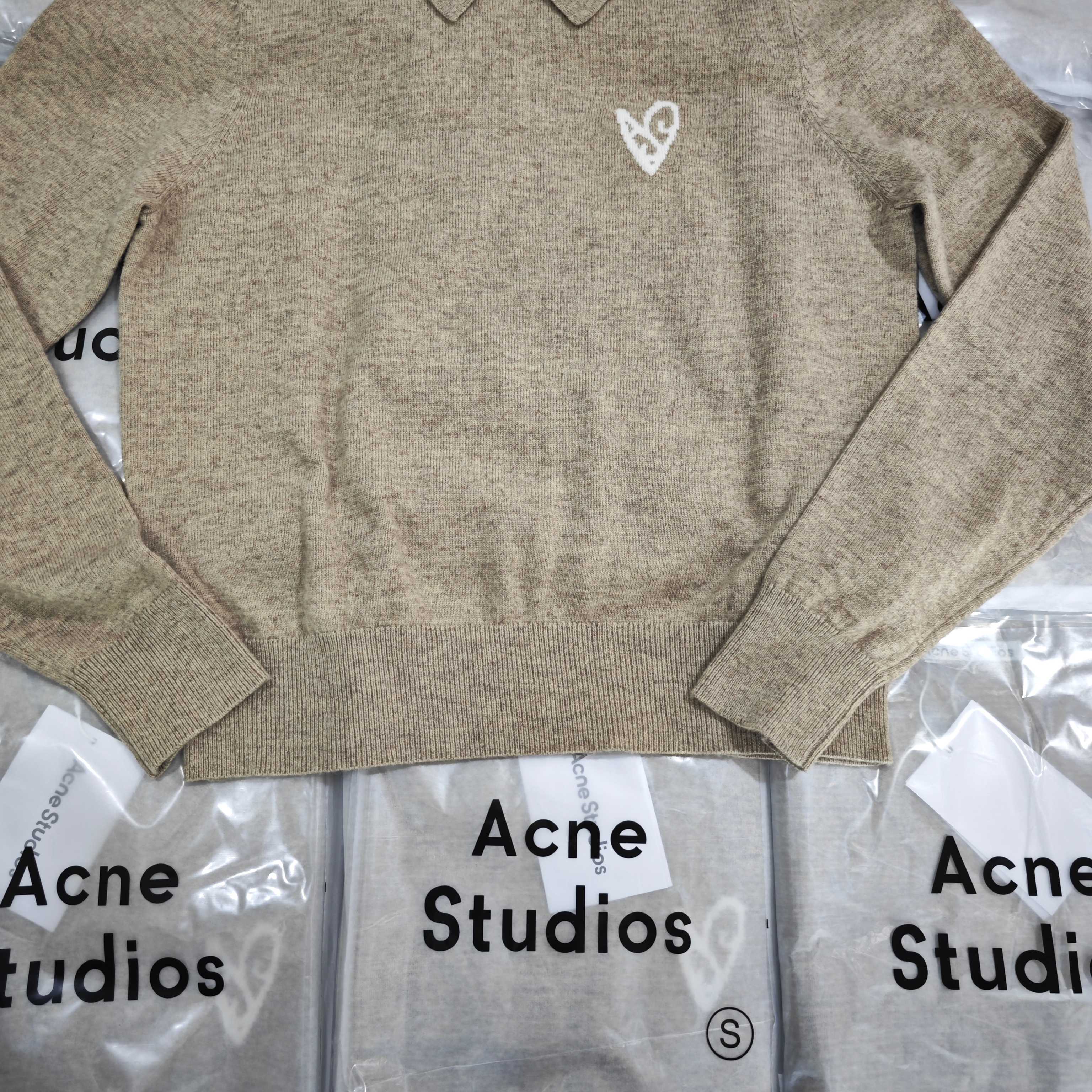 “High-End Quality Women’s Clothes: ACNE25 Heart-Weaving Wool Needles for Autumn in Dark Ash and Khaki” - 图片 8