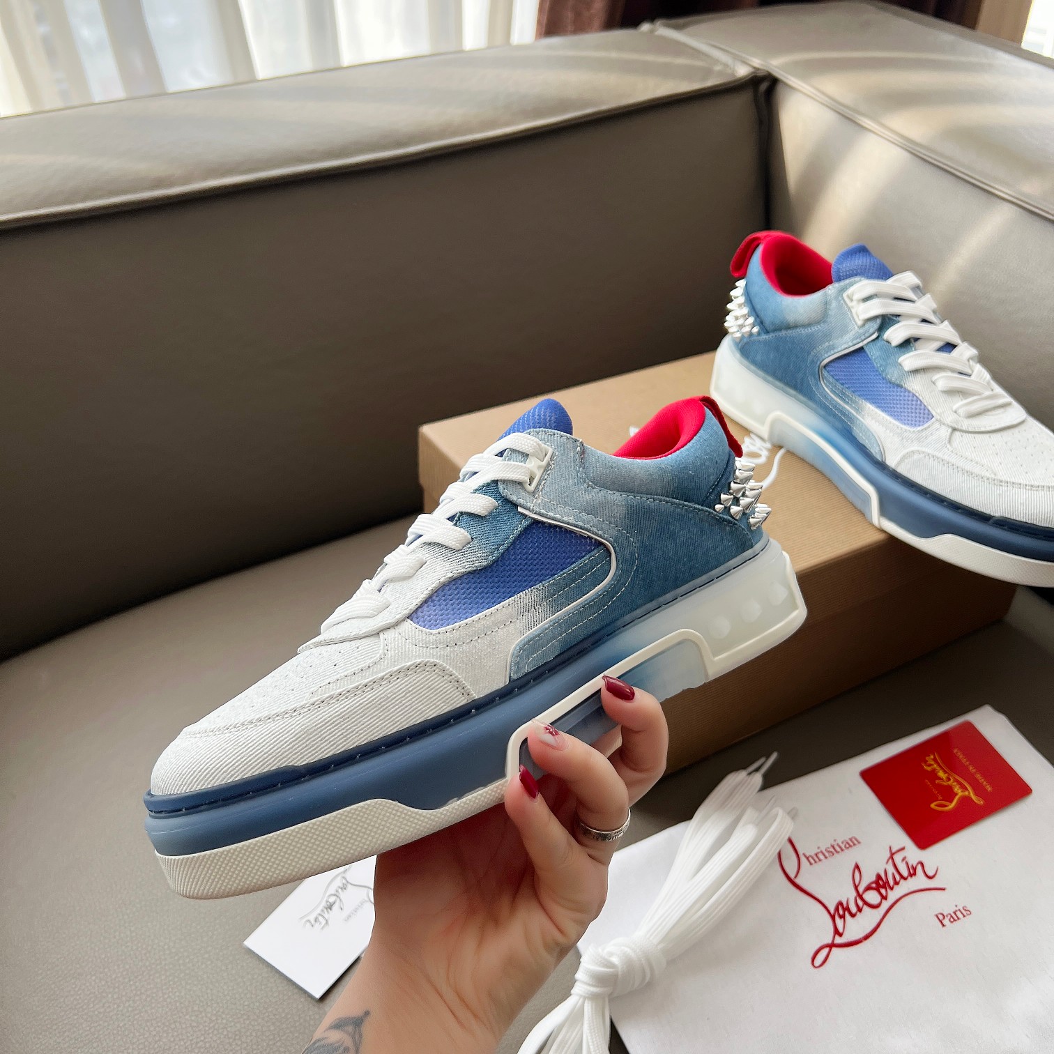 NO:348048,!  Wang Junkai Yang Mi Xu Kai Zhang Jingyi Ding Chengxin Chen Muchi Wang Ziyi The same Christian Louboutin Luboting [New Product] ASTROLOUBI Men and women's thick-soled sneakers are perfectly integrated with fashion and sports. The fabric is made of imported high-quality washing denim, combined with computer printing, and the back top with classic rivet decoration. The inner is mixed with knitted tongue, which increases durability, breathability and quick-drying comfort. The outsole uses EVA foaming and imported rubber combination, and the colored outsole side CL iconic letters show the brand's unique style. It is a ceiling-level comfortable skateboard shoe!  !  !  Multi-color optional women's code 35--40 men's code 39--44 (45 customized), christian louboutin,sneakers19860909！ 王俊凯 杨幂 许凯 张婧仪 丁程鑫 陈牧驰 王子异 同款Christian Louboutin路铂廷【新品】 ASTROLOUBI 男女同款厚底运动鞋红底鞋时尚与运动完美融合, 面料采用进口优质水洗牛仔布,结合表面经过电脑打印处理,及后帮配经典的铆钉装饰. 内里搭配针织鞋舌混合而成,增加了耐用、透气和速干的舒适性. 大底采用 EVA 发泡和进口橡胶组合,彩色的外底侧面 CL 标志性字母,展现出品牌的独特格调. 是一款天花板级别的舒适滑板鞋！！！ 多色可选女码 35--40 男码 39--44（45 定做）,,christian louboutin,sneakers,Men's shoes