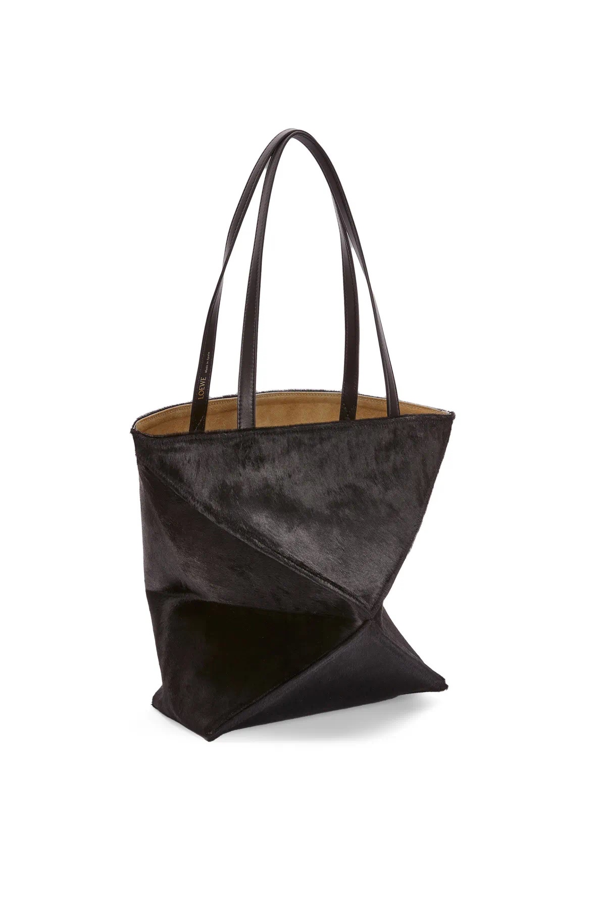 Official website picture Loewe's new Puzzle Fold Tote. This version is made of plush cowhide. The panels with rich geometric architectural beauty