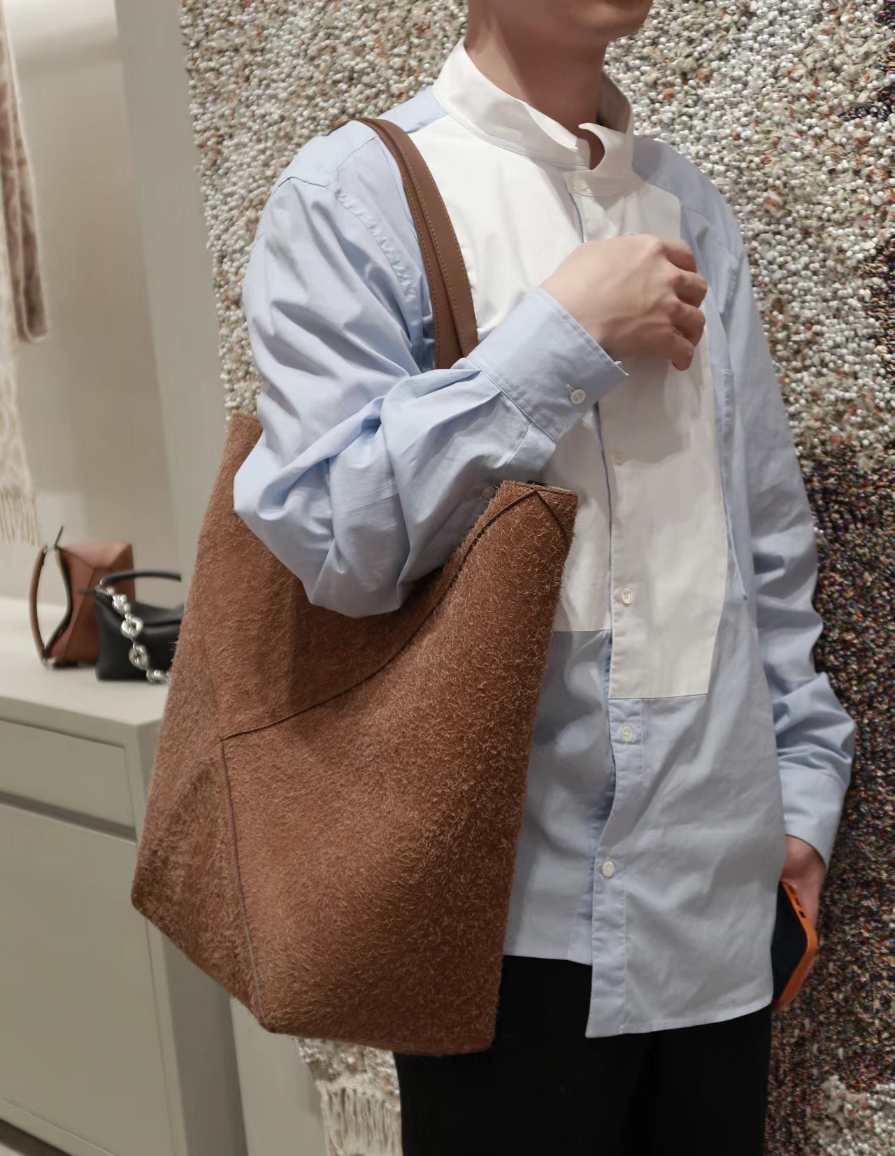 Loewe LuojiaThe new Luo Yiwei large Puzzle Fold Tote deerskin style has arrived