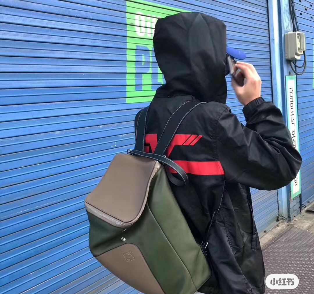 NO:342766,Luojia cowhide backpack, travel, commuting and business trip, one bag, multiple use, both casual clothes and suits, military backpacks, loewe, backpacks, cowhide19860909罗家牛皮双肩包 旅游、通勤出差 一包多用 无论是便装还是西服都百搭,Military背包,loewe,backpacks,cowhide,Bag