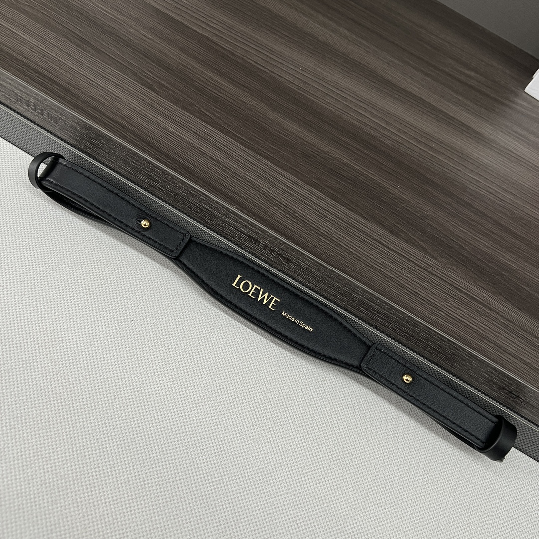 Loewe Classic cowhide brand short strap hand strap