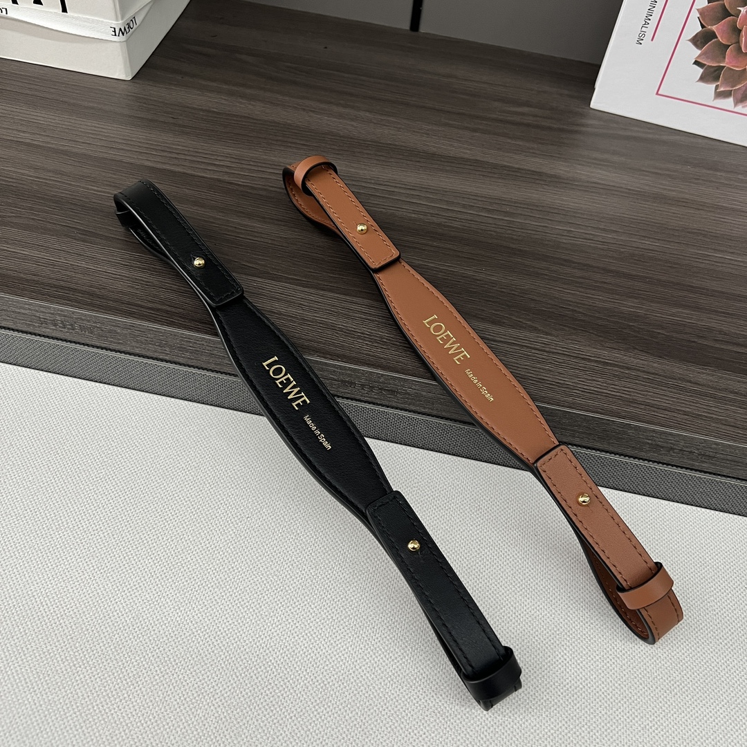 LoeweThere are so many combinations, highly recommended by Loewe bloggers! Bag handle shoulder strap
