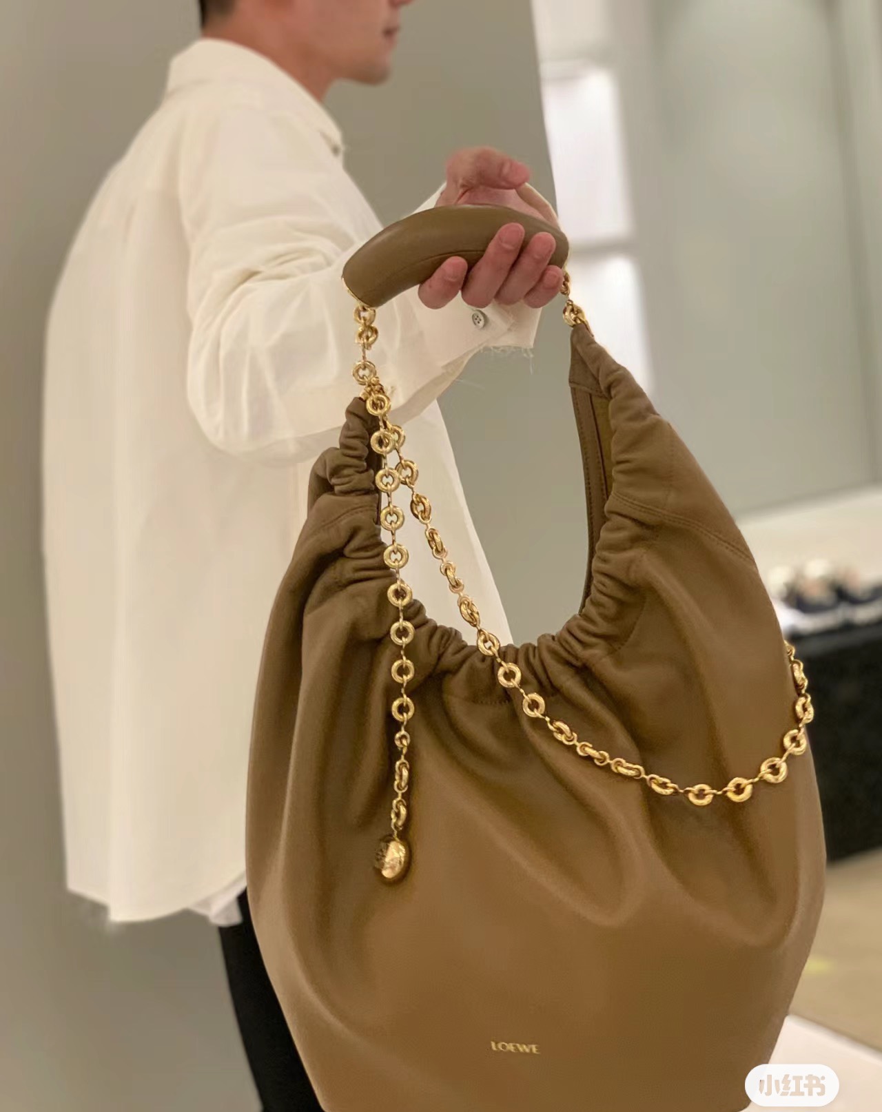 NO:342229,New Napa Sheepskin Squeeze Handbag The sunshine and wrinkled shadows are beautiful~ New      Sheepskin Squeeze Handbag, sheepskin19860909新款纳帕羊皮Squeeze手袋 阳光和褶皱的影子,都很美～,新款    羊皮Squeeze手袋,she,Bag