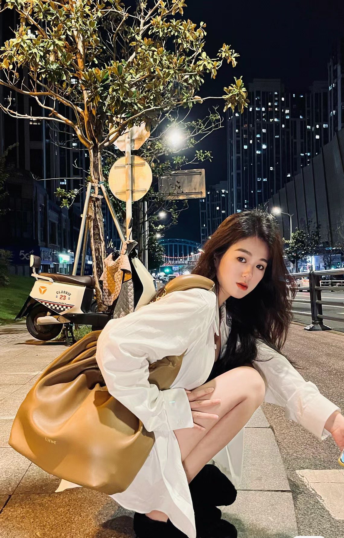 NO:342234,Luo Jia Squeeze handbags Enjoy the ultimate luxury of leather, top body effect, super good looking, new model      sheepskin Squeeze handbags, loewe, sheepskin19860909罗家Squeeze手袋 享受皮质的极致奢华感 上身效果 超级好看,新款    羊皮Squeeze手袋,loewe,she,Bag