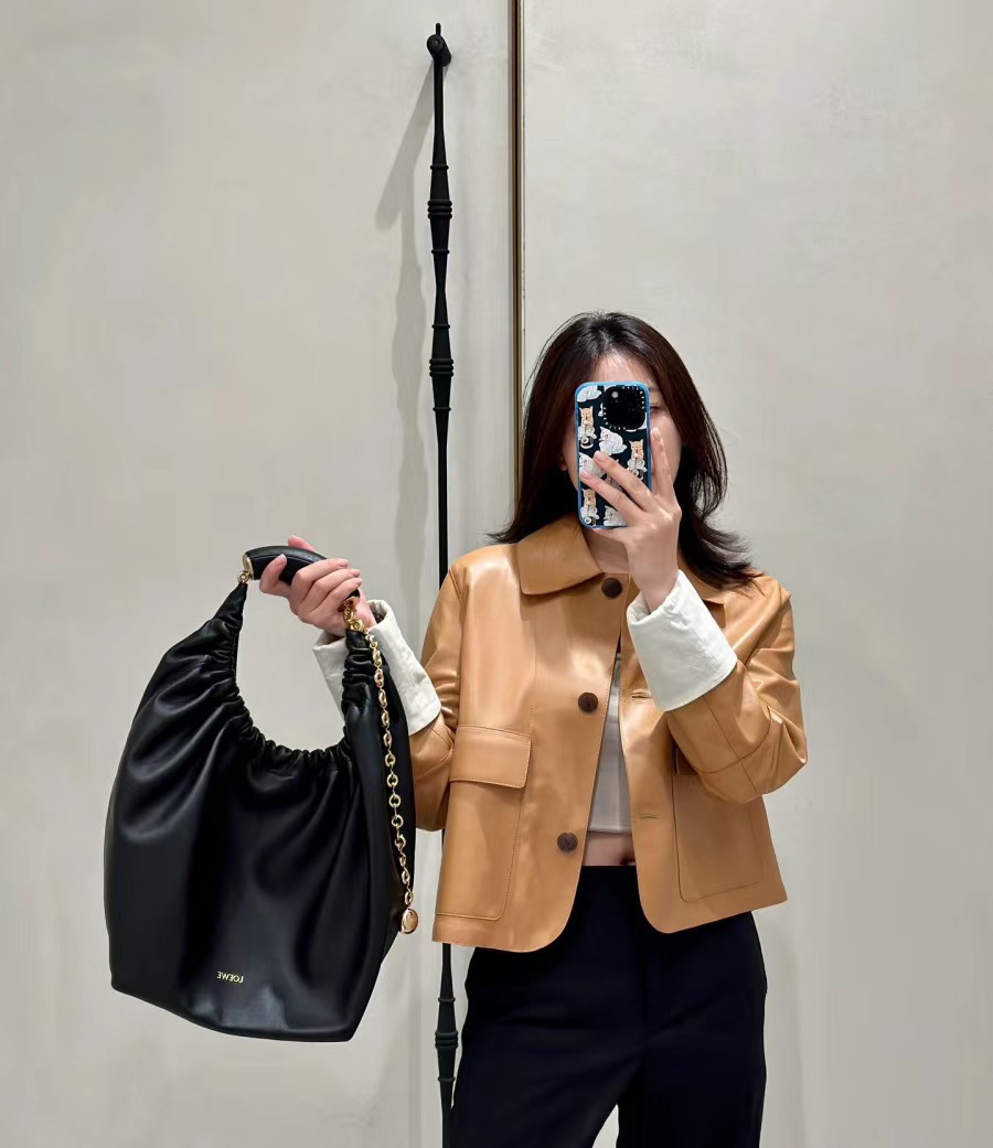 NO:342252,New all-steel hardware Super soft Napa sheepskin Squeeze handbag Classic black Super versatile, new      sheepskin Squeeze handbag, sheepskin19860909新款全钢五金 超软纳帕羊皮Squeeze手袋 经典黑色 超级百搭,新款    羊皮Squeeze手袋,she,Bag