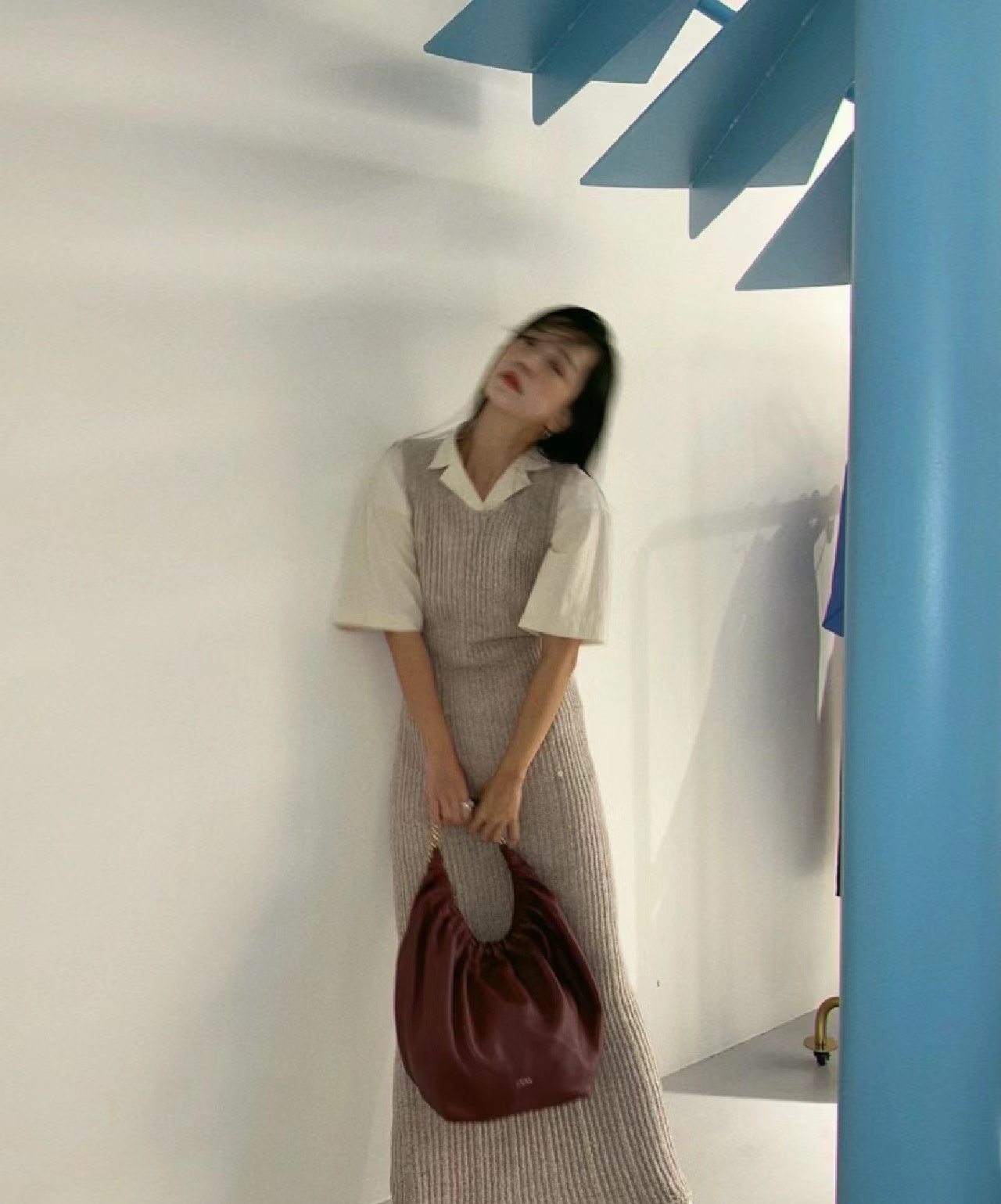 NO:342279,Luojia new Squeeze bag Gendi red main atmosphere, new style      sheepskin Squeeze handbag, loewe, sheepskin19860909罗家新款Squeeze包包 艮第红主打氛围感,新款    羊皮Squeeze手袋,loewe,she,Bag