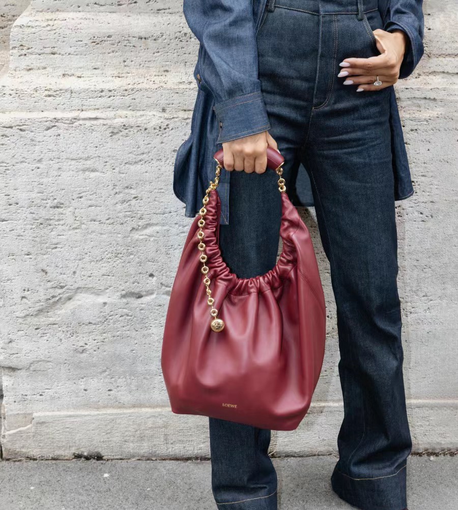 Luojia loeweSqueeze bag style is absolutely unique in terms of texture and matching!