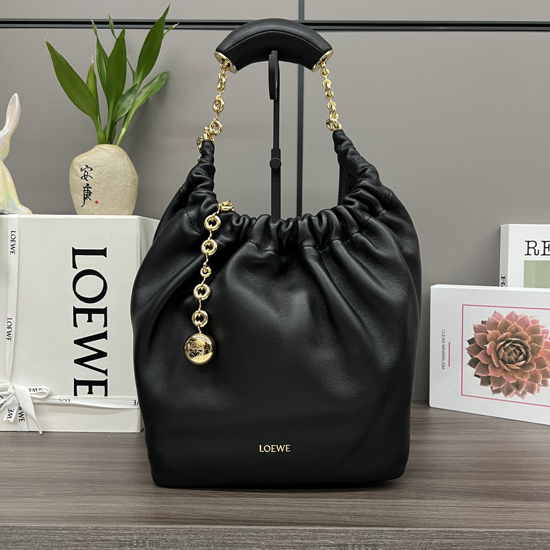 Loewe small Squeeze available in five colors