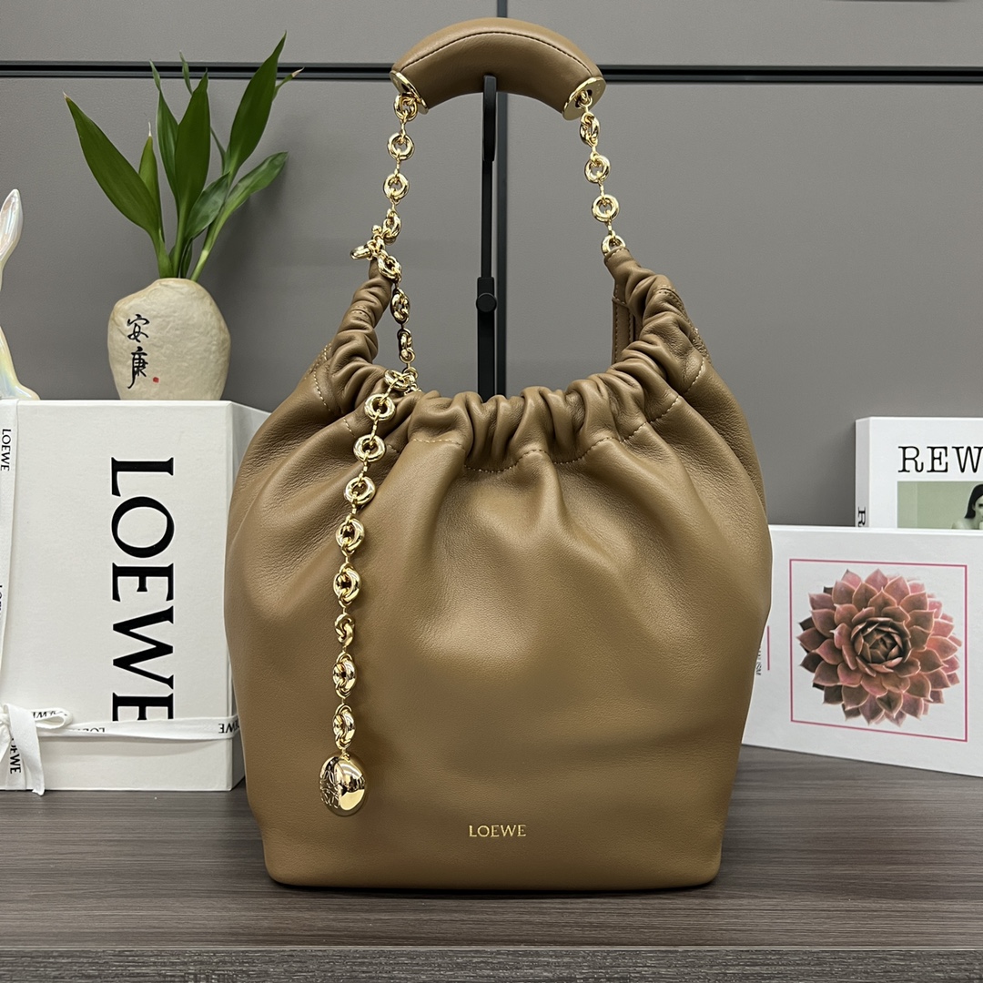 Loewe small Squeeze available in five colors