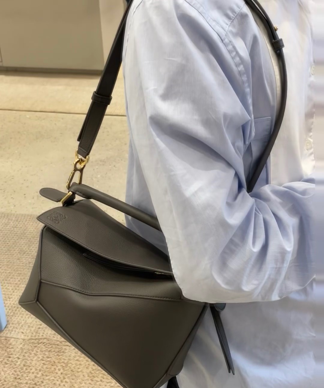 NO:192821,New gold-brown grained calfskin uzzle full of high-end feel, super durable to the real thing, satisfying daily commuting, super practical, new Puzzle Edge (small), Dolce & Gabbana, cowhide19860909新款金扣粒面小牛皮uzzle 满满的高级感 实物超耐看 满足日常通勤 超级实用,新款Puzzle Edge（小号）,Dolce&Gabbana,cowhide,Bag