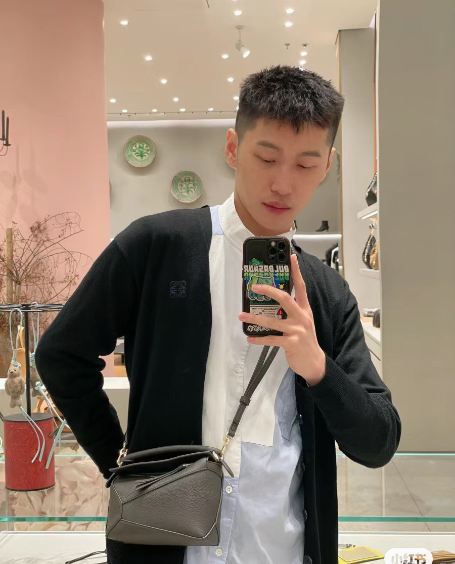 NO:342519,New Mini uzzle Warm gray with a little chocolate color, high-end and gentle, so beautiful, new Puzzle Edge (mini)19860909新款迷你uzzle 暖色调的灰 淡淡泛着一点巧克力色 高级又温柔 太好看啦,新款Puzzle Edge（迷你）,Bag